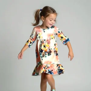 ნარინჯისფერი ყვავილებიანი კაბა